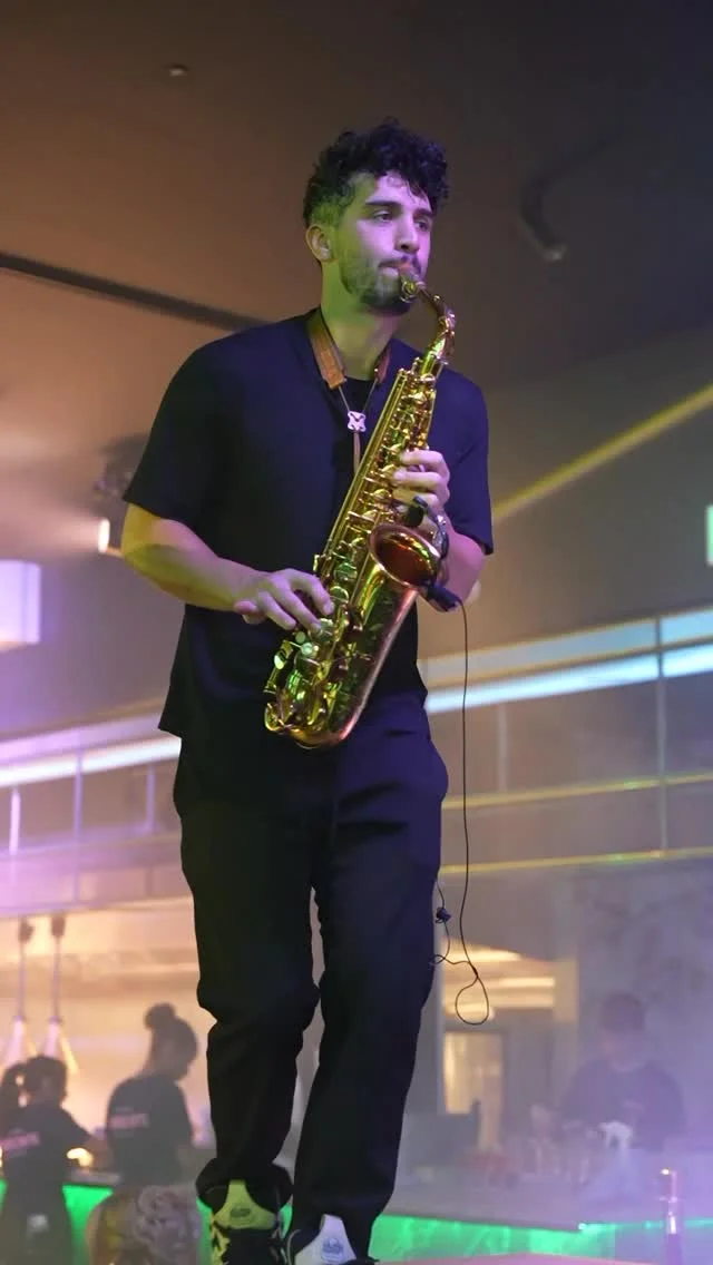 Brunch at Masons hits different. 🎷🔥 From live sax to sparklers and non-stop dancing—this is how you do the weekend right. 🥂✨
.
.
@masonsliverpool #MasonsLiverpool #BottomlessBrunch #LiverpoolVibes #WeekendMood #livesax