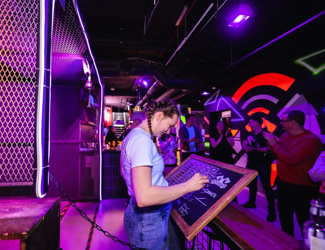 Axeperience hen party activity in London