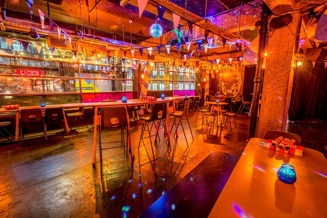 Queen Of Hoxton hen party activity in London
