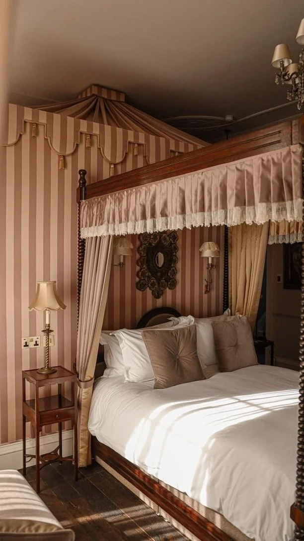 Which room to rest ones’s head, that is the question, which is your favourite?

Our six elegant and thoughtfully designed hotel bedrooms, each have their own unique narrative to tell. Much like novels on a shelf, they invite you to open them up, step in and become immersed in a rich visual story inspired by Jane Austen’s favourite brother Henry, who lived at this esteemed address in the 18th Century.

Book your next stay at Henry’s Townhouse boutique hotel in London where every bedroom features its own interior style with beautiful fabrics, an abundance of diverse artworks and antique furniture. Combine this with the finest functional modern amenities including, air con, Dyson Hairdryers, L:a Bruket Organic Bath amenities and a complimentary mini bar filled with Press Smoothies and a curated selection of our favourite British artisan spirits. A delicious breakfast menu is included daily and served in our Pantry kitchen.

Part of @thecollinscollection 

📷 @therollinson