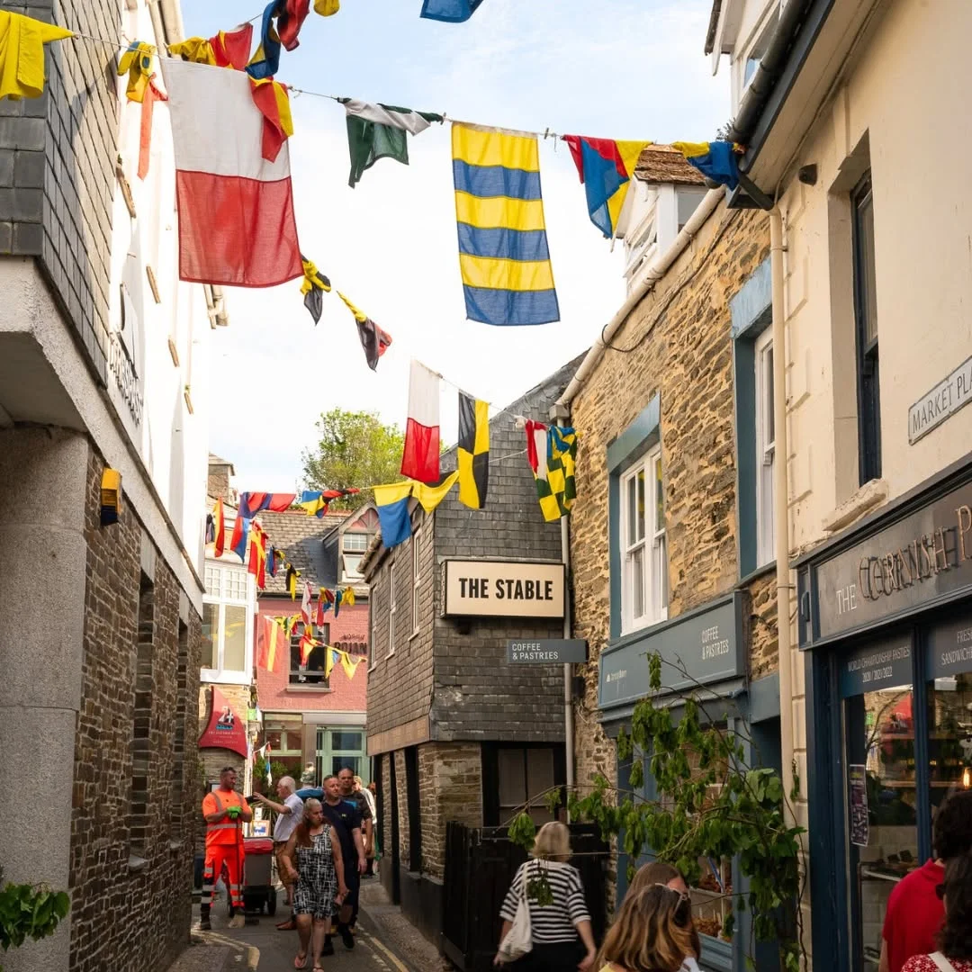 We’re heating things up this bank holiday weekend 🌞🍻

Listen up!

⚓️ Padstow May Day: open all day for pizza & pint pit stops between the Mayday madness 

🍹Bottomless Brunch Saturdays: how else would you see in the long weekend than with 90 mins of Aperol spritz?

🕺Live Music: Free live music in Bristol this Friday and DJ’s all weekend in Bournemouth Soul & House weekender ticketholders

🍕New menu: Dishing up all the spring goodness, from loaded flatbreads to moreish salami & goat’s cheese slices. Check it out!

Link in bio to book