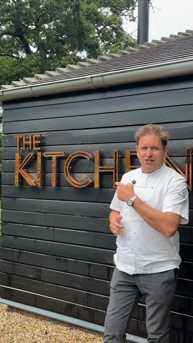 We’re back. @jamesmartinchef Car Rally returns to Chewton Glen on 14th June 🏎️
Come for the cars, stay for lunch at @thekitchenatcg 🍕
Book your table now
#ChewtonGlen #TheKitchen #JamesMartin #CarRally #NewForest #SundayLunch