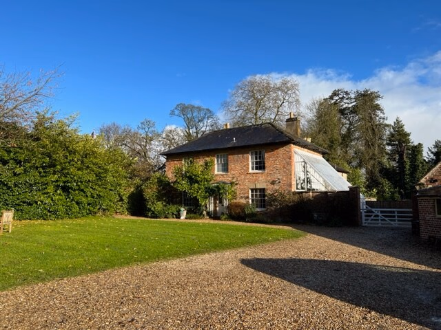 Garden House, Orchardleigh Estate - Spacious interior of holiday rental in Somerset