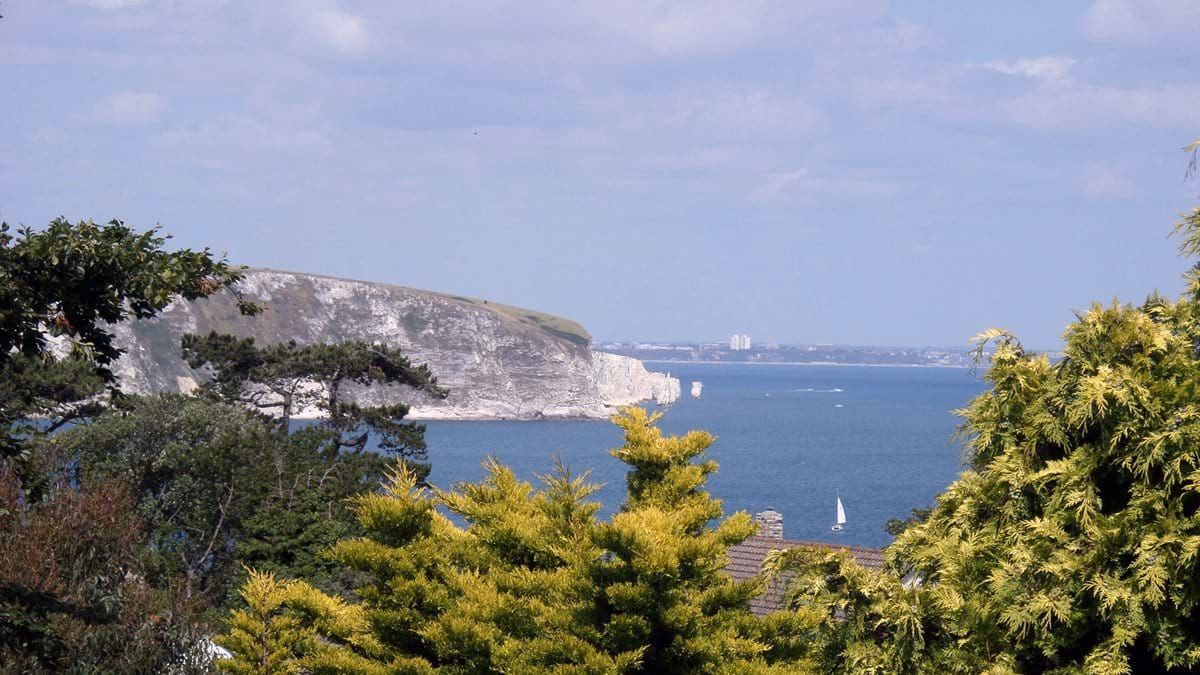 Charming seaside villa in Durlston, Swanage - Spacious interior of holiday rental in Swanage