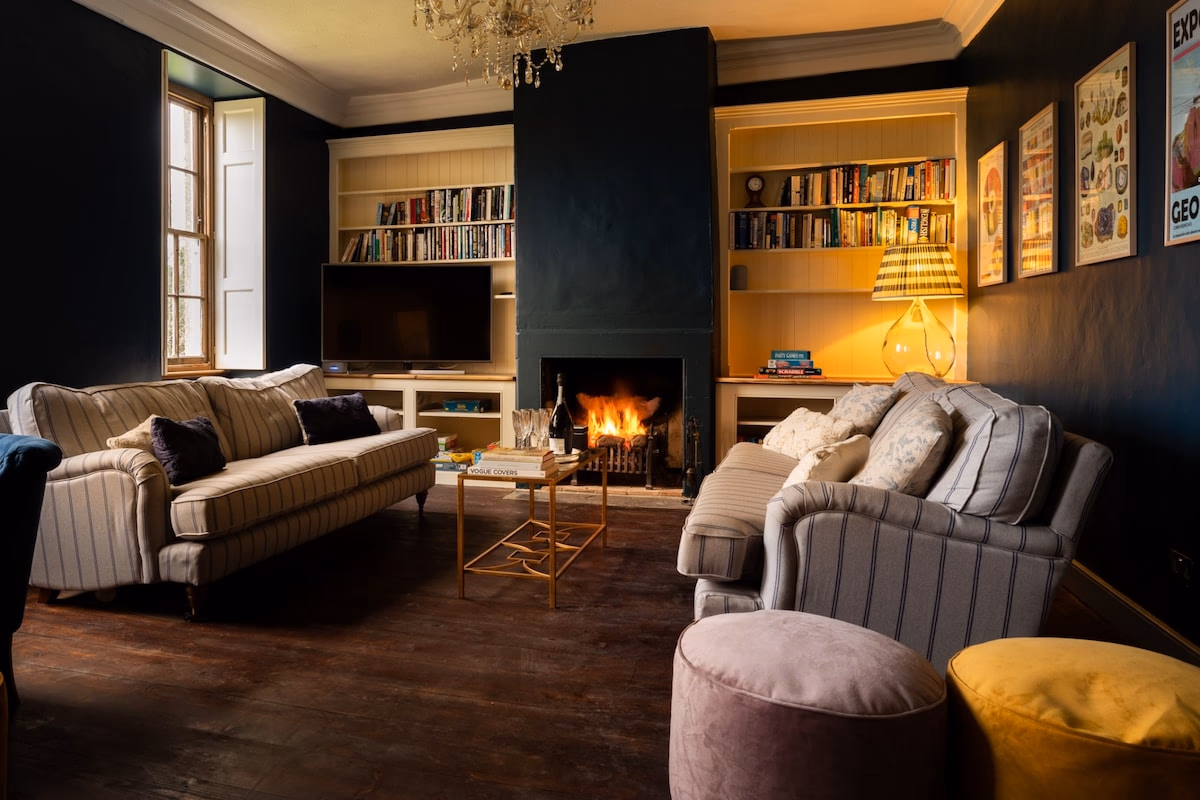 Upside House - Beautiful 5 bedroom house sleeps 13 with hottub, games room and garden near Bath - Beautiful holiday rental in Downside