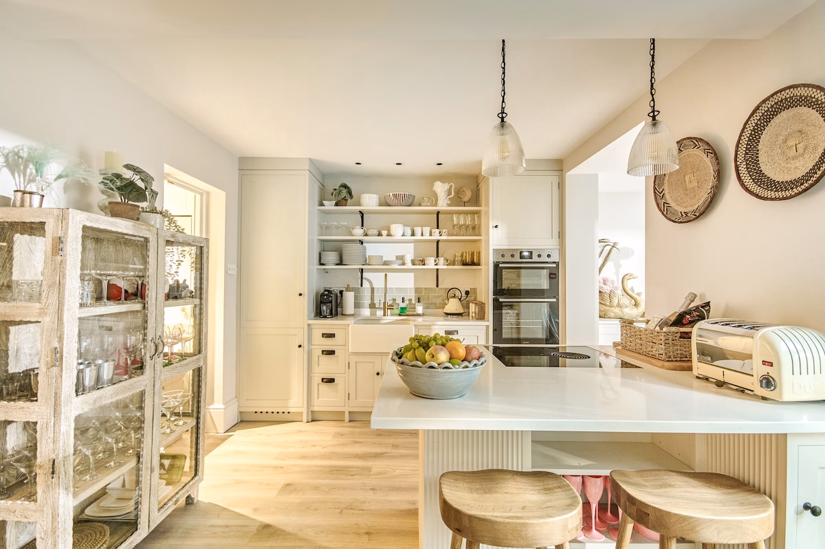 The Salt House (sleeps 12 & 3 mins to beach) - Holiday rental in Dorset