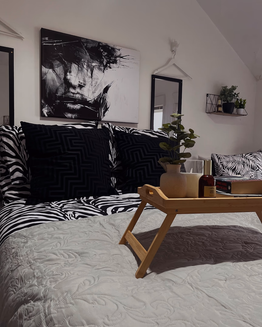 Townhouse by the sea - Spacious interior of holiday rental in Dorset