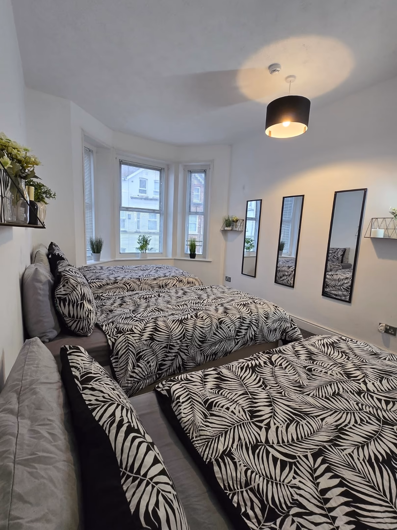 Townhouse by the sea - Spacious interior of holiday rental in Dorset