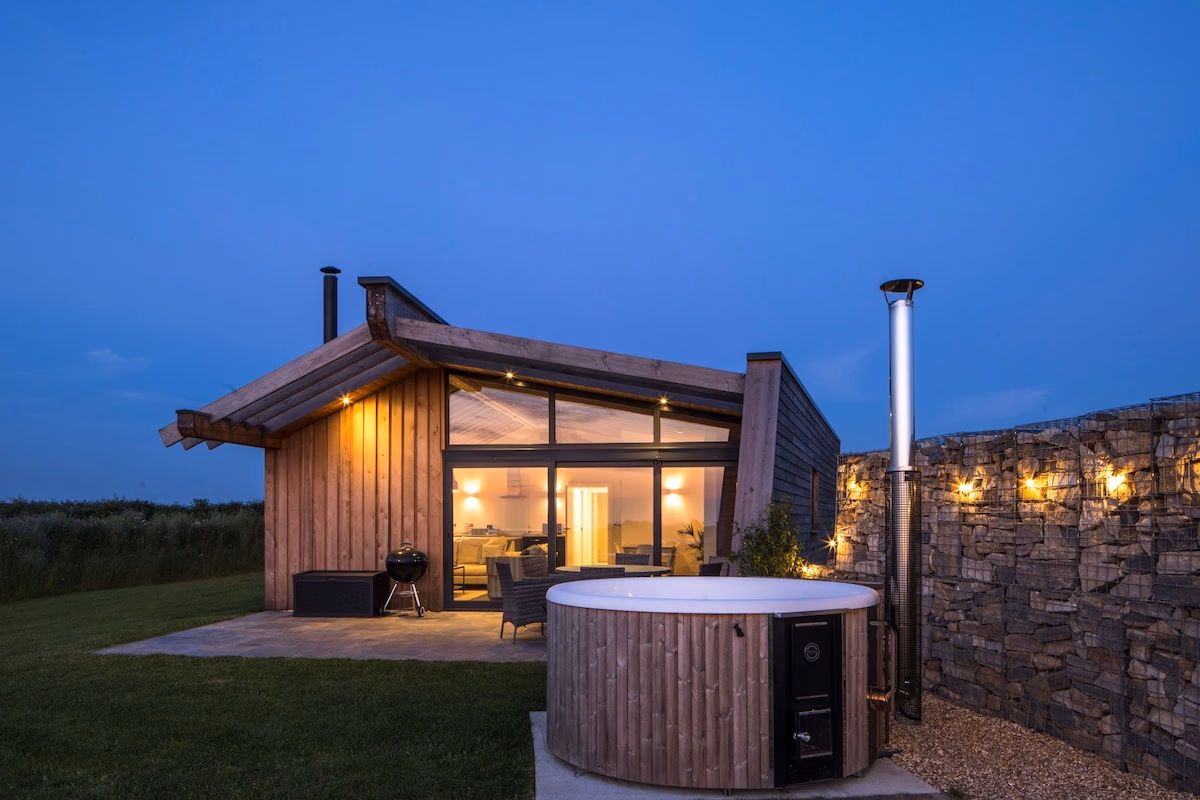 Dorset Eco Retreats - Spacious interior of holiday rental in Dorset