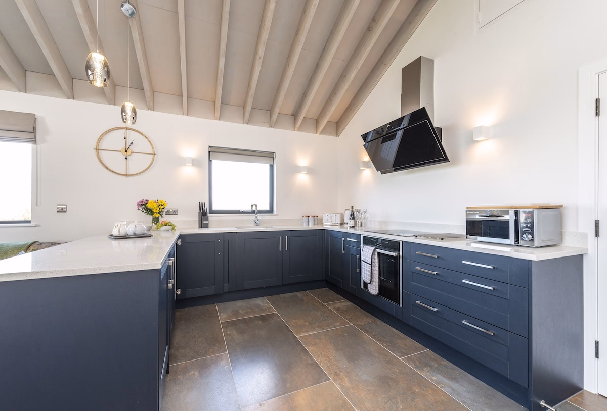 Dorset Eco Retreats - Spacious interior of holiday rental in Dorset