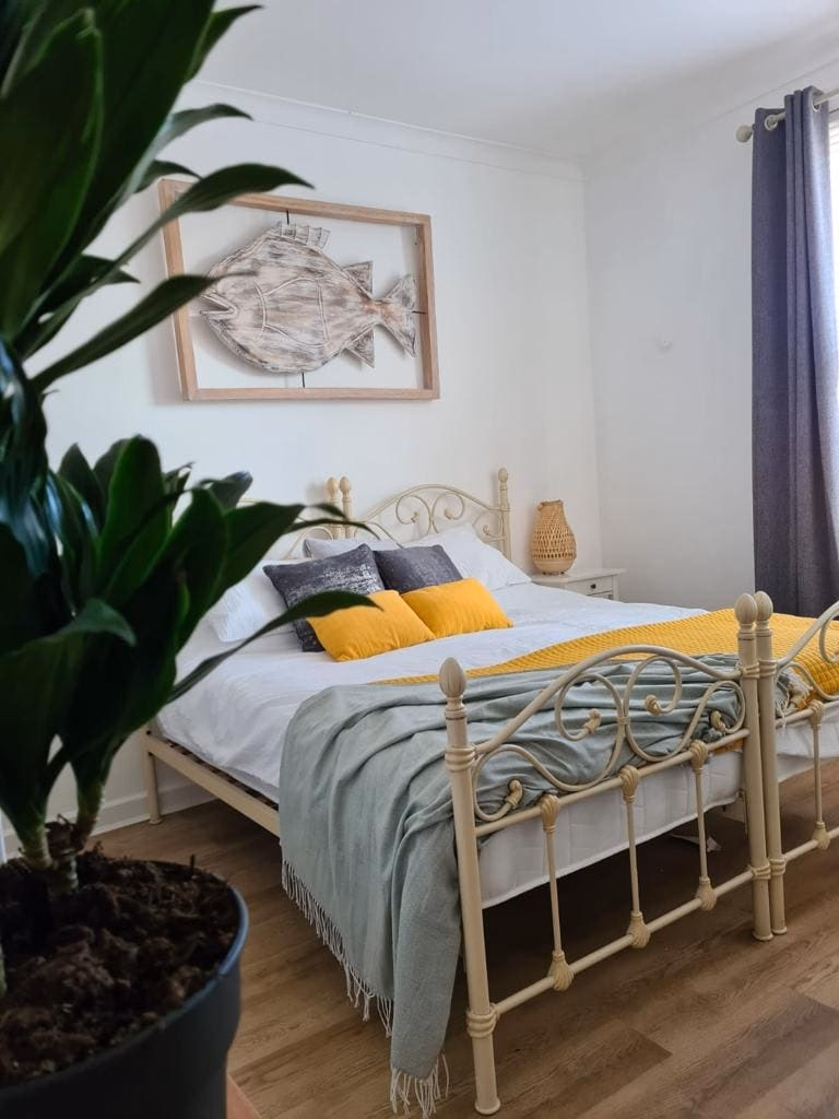 The Anchorage - Spacious interior of holiday rental in Isle of Wight