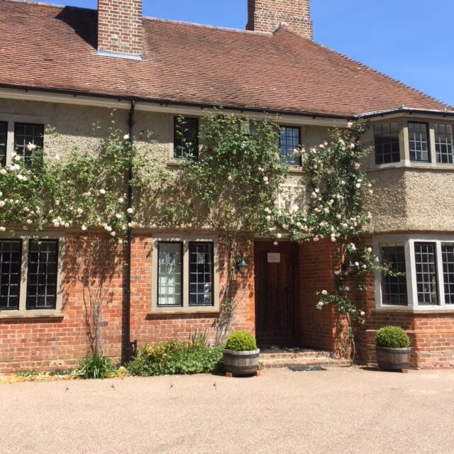 NewForest Manor for 18 with pool - Spacious interior of holiday rental in Hampshire